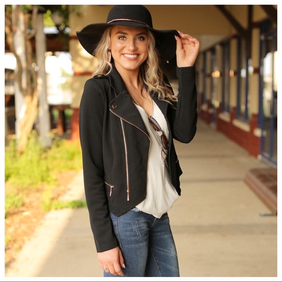 ✨LAST ONE✨Black Moto Jacket - Picture 3 of 7